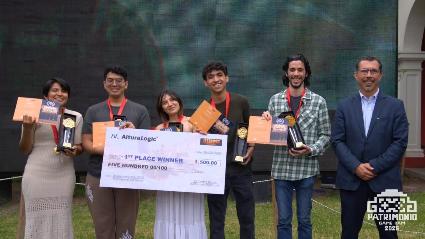 El equipo de Yuyay Ñan, primer lugar de la Patrimonio Game Jam 2026, con sus trofeos y el cheque de USD 500 de Altura Logic en la premiación